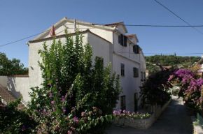 Apartments with a parking space Sutivan, Brac - 2842